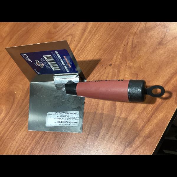 Lot # 27 MARSHALLTOWN Model 11 Double Corner Trowel $30