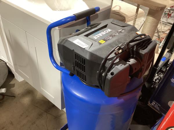 Lot # 2029 Kobalt 20-Gallon Portable Electric 175 PSI Vertical Air Compressor $259