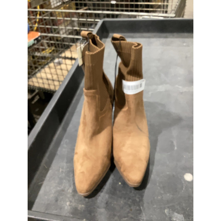 Lot # 256 Universal Thread Ankle Boots $27.00
