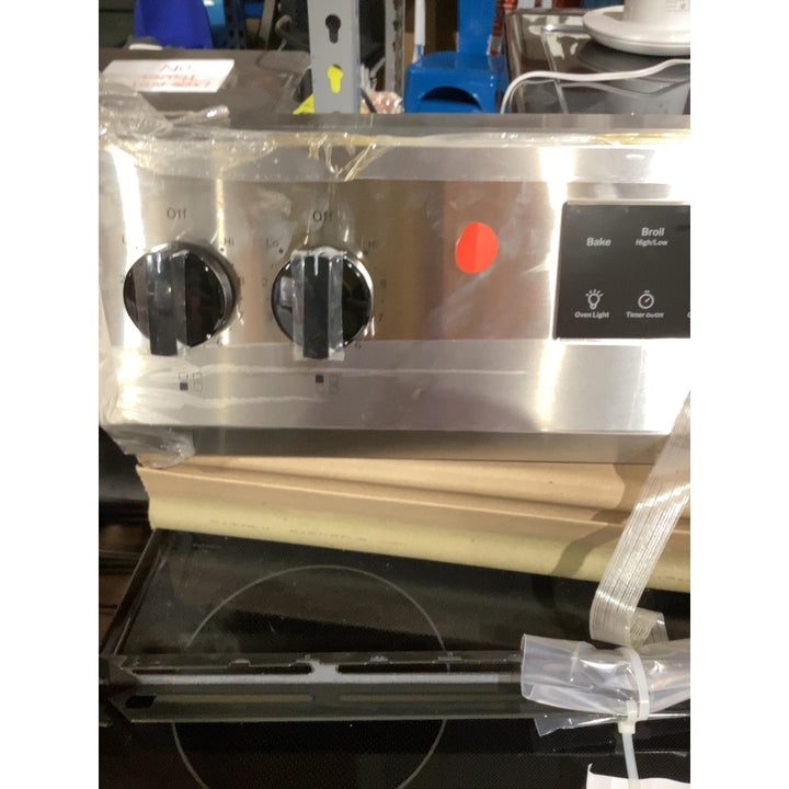 Lot # 2354 GE GRF400 GVSS Electric Range $700