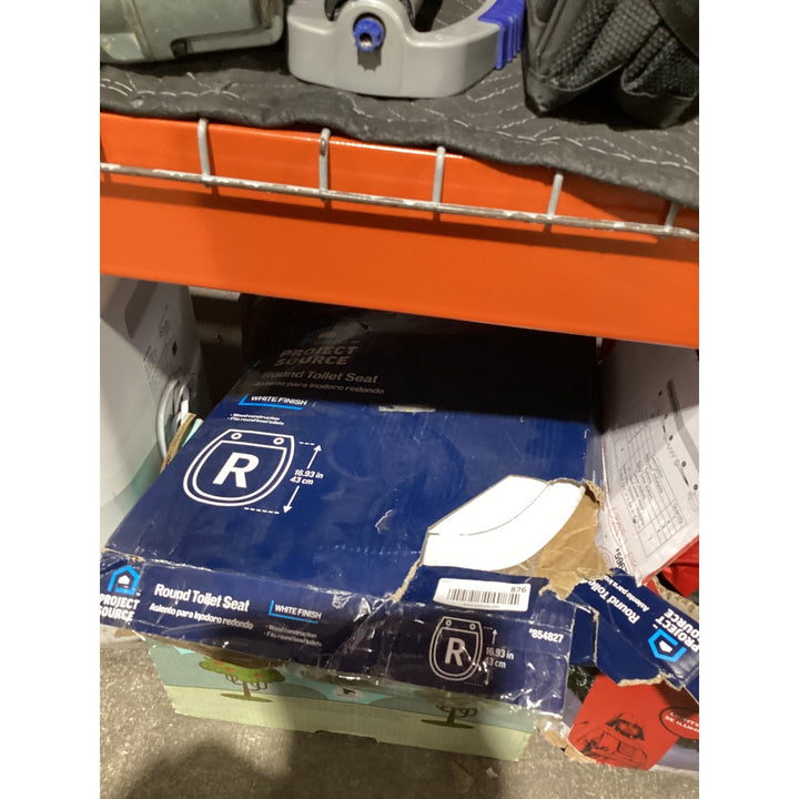 Lot # 876 PROJECT SOURCE Round Toilet Seat $15