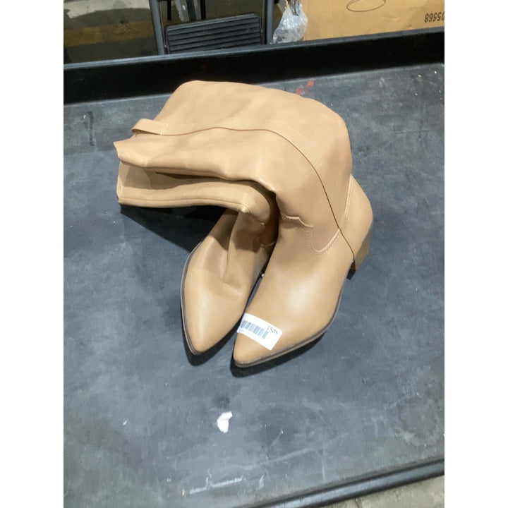 Lot # 1505 Universal Thread Boots $31.00