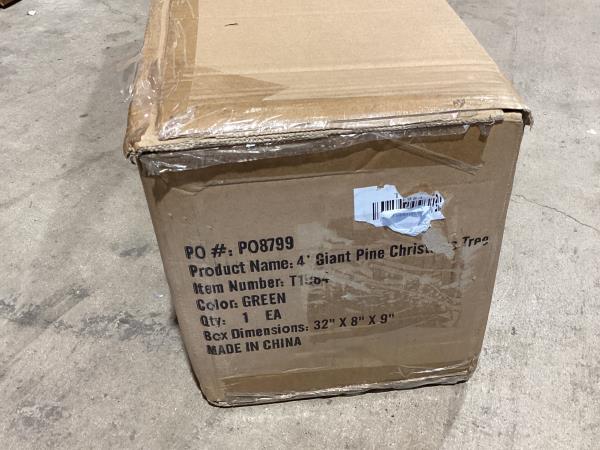 Lot # 1566 4´ giant pine christmas tree $180