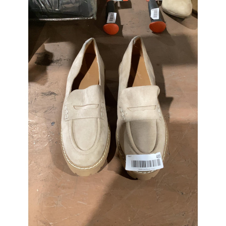 Lot # 435 Amazon Essentials Loafers $45.00