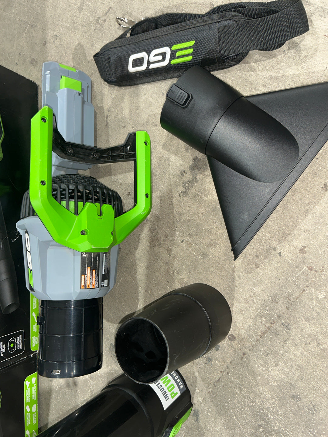 Soplador de hojas portátil a batería EGO POWER+ de 56 voltios, 765 CFM y 200 MPH. Batería no incluida. Cargador no incluido (HERRAMIENTA DESNUDA).