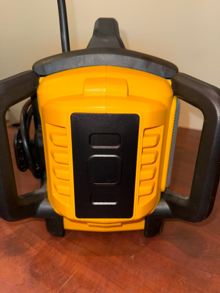 DeWalt 20V MAX Bluetooth Radio with Built-in Charger