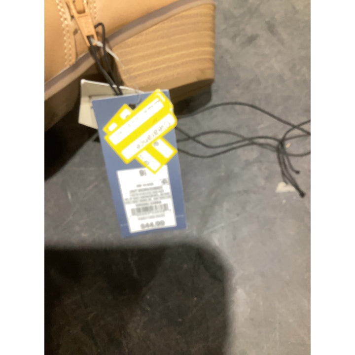 Lot # 1505 Universal Thread Boots $31.00