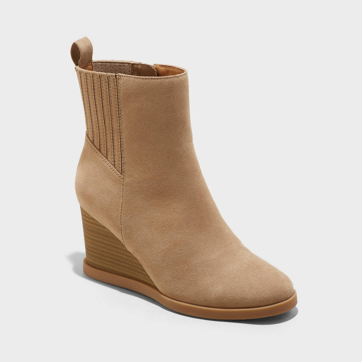 Lot # 2040 Women's Cypress Winter Boots Taupe 9 $31