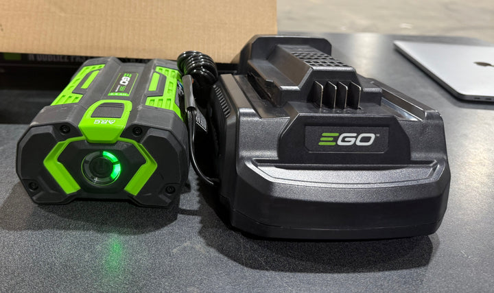 Motosierra EGO POWER+ de 56 voltios y 18 pulgadas con batería de 5 Ah (batería y cargador incluidos)