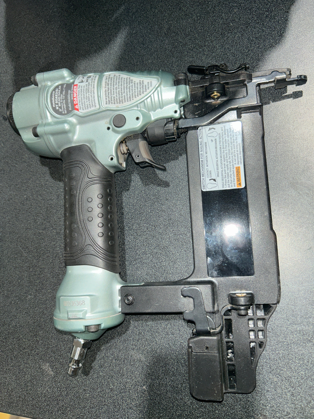 Clavadora neumática de clavos rectos Metabo HPT de 2 pulgadas y calibre 18 (usada)