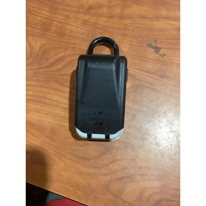 Lot # 1329 Master Lock 5400D BlackGray Portable Key Safe $30