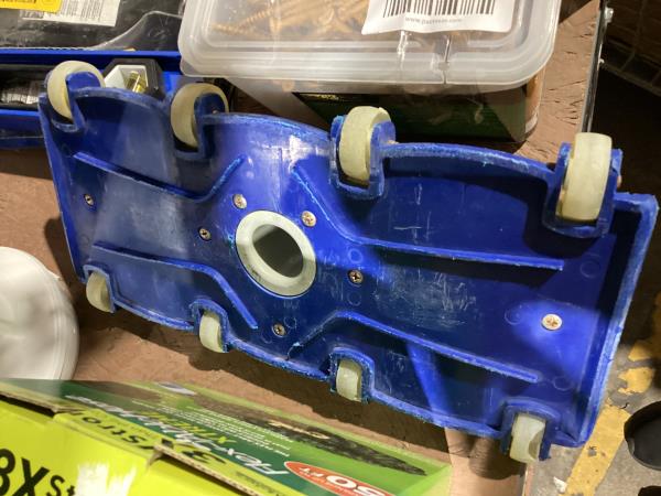 Lot # 322 Vacuum Head Flexible with Side Brush $33