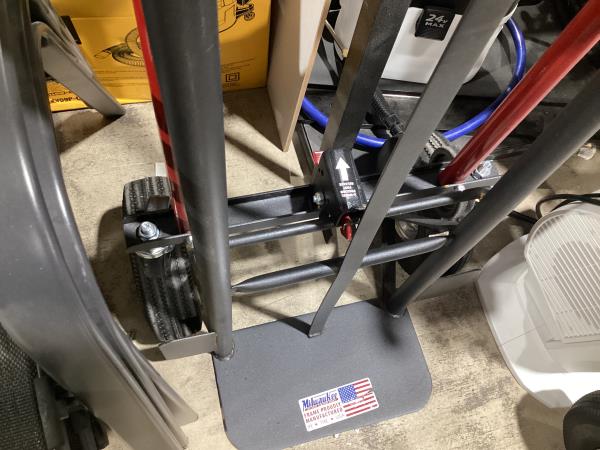Lot # 2029 Milwaukee 800-lb Steel Convertible Hand Truck $159