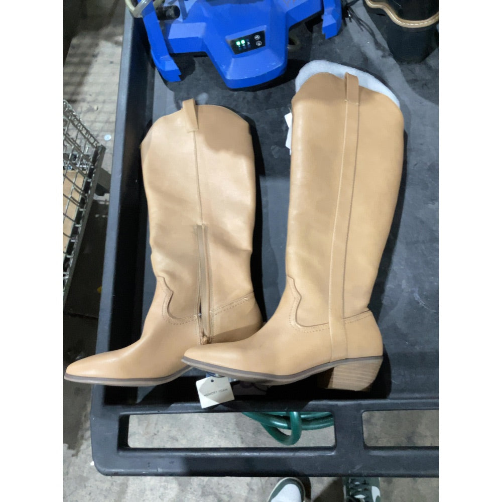 Lot # 558 Universal Thread Sommer Western Boots $45.00
