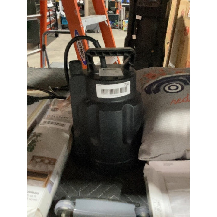 Lot # 730 Utilitech Submersible Utility Pump $79.98