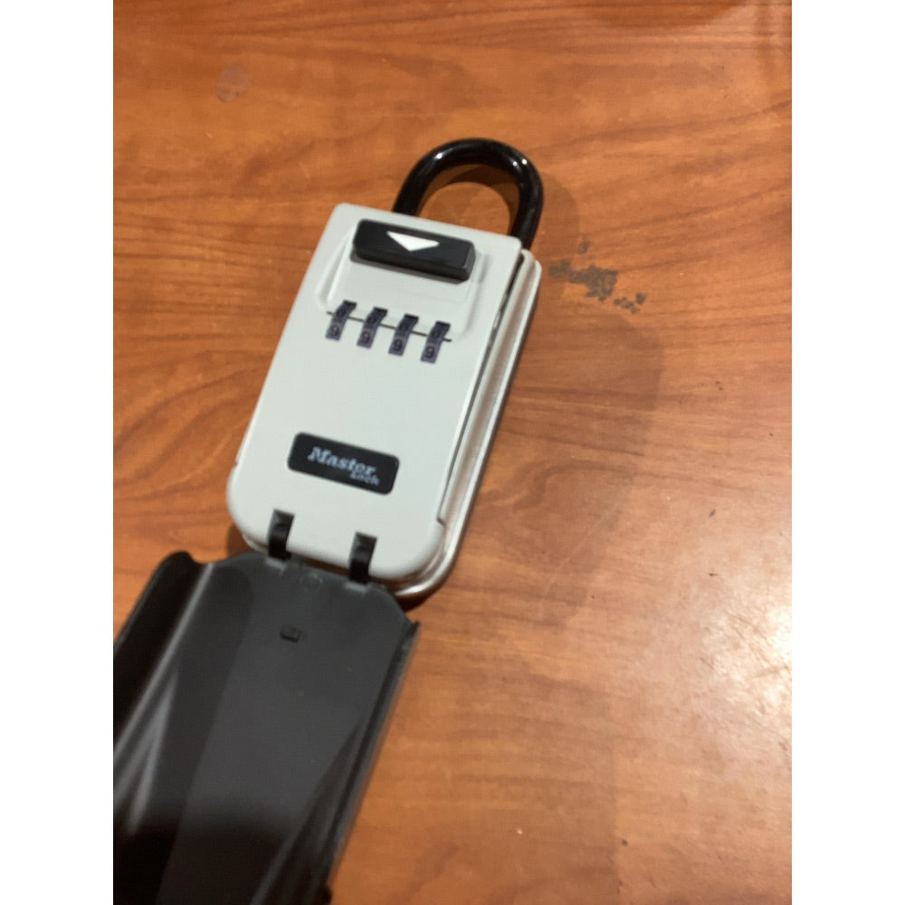 Lot # 1329 Master Lock 5400D BlackGray Portable Key Safe $30