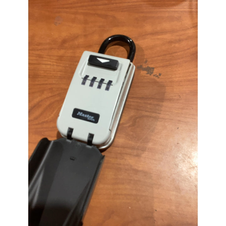 Lot # 1329 Master Lock 5400D BlackGray Portable Key Safe $30