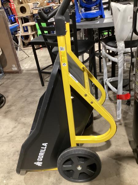 Lot # 2160 Gorilla Carts 7-cu ft Poly Yard Cart $149