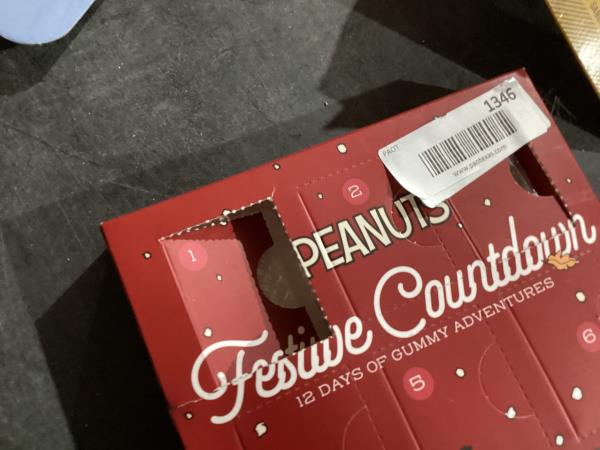Lot # 1346 Peanuts Festive Countdown 12 Days of Gummies, None