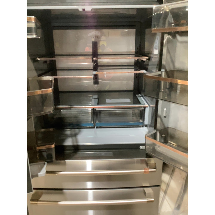 Lot # 2368 GE CGE29DP2TS1 Refrigerator $3000