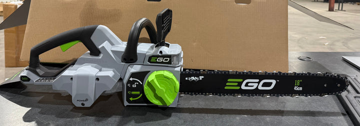 Motosierra EGO POWER+ de 56 voltios y 18 pulgadas con batería de 5 Ah (batería y cargador incluidos)