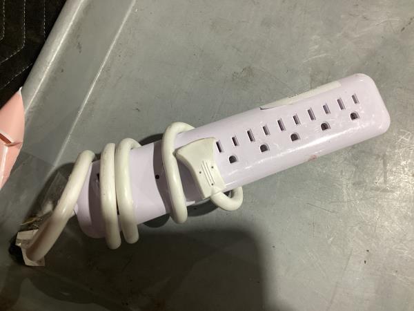 Lot # 958 6-Outlet Power Strip Surge Protector