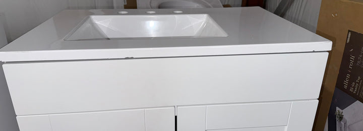 Project Source Dover 30-in True White Single Sink Bathroom Vanity with White Cultured Marble Top Damaged (MP ONLY)
