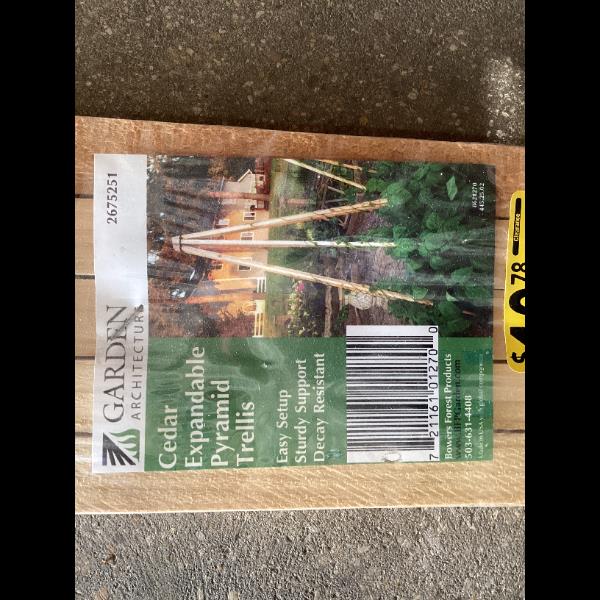 Lot # 1287 GARDEN ARCHITECTURE Expandable Pyramid Trellis $20