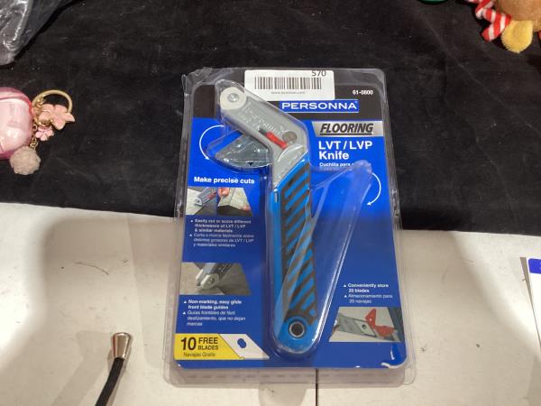 Lot # 570 Personna 61-0800 LVT Flooring Knife
