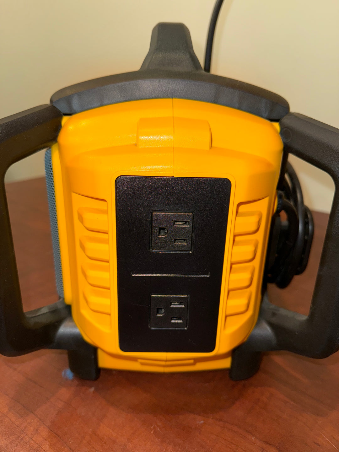 DeWalt 20V MAX Bluetooth Radio with Built-in Charger