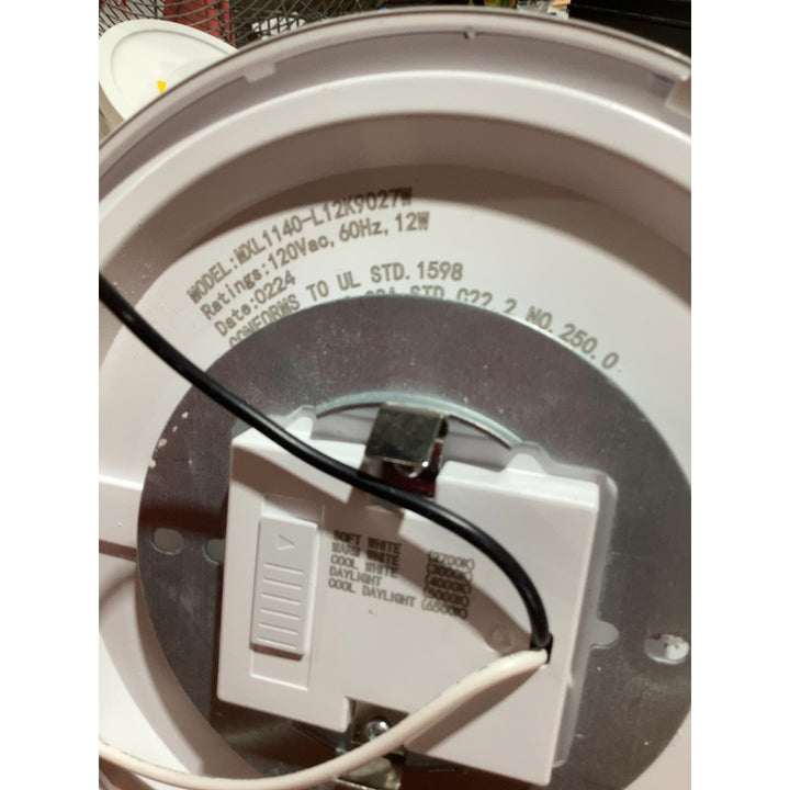 Lot # 1455 White LED Panel Light WXL1140-L12K9027W $18