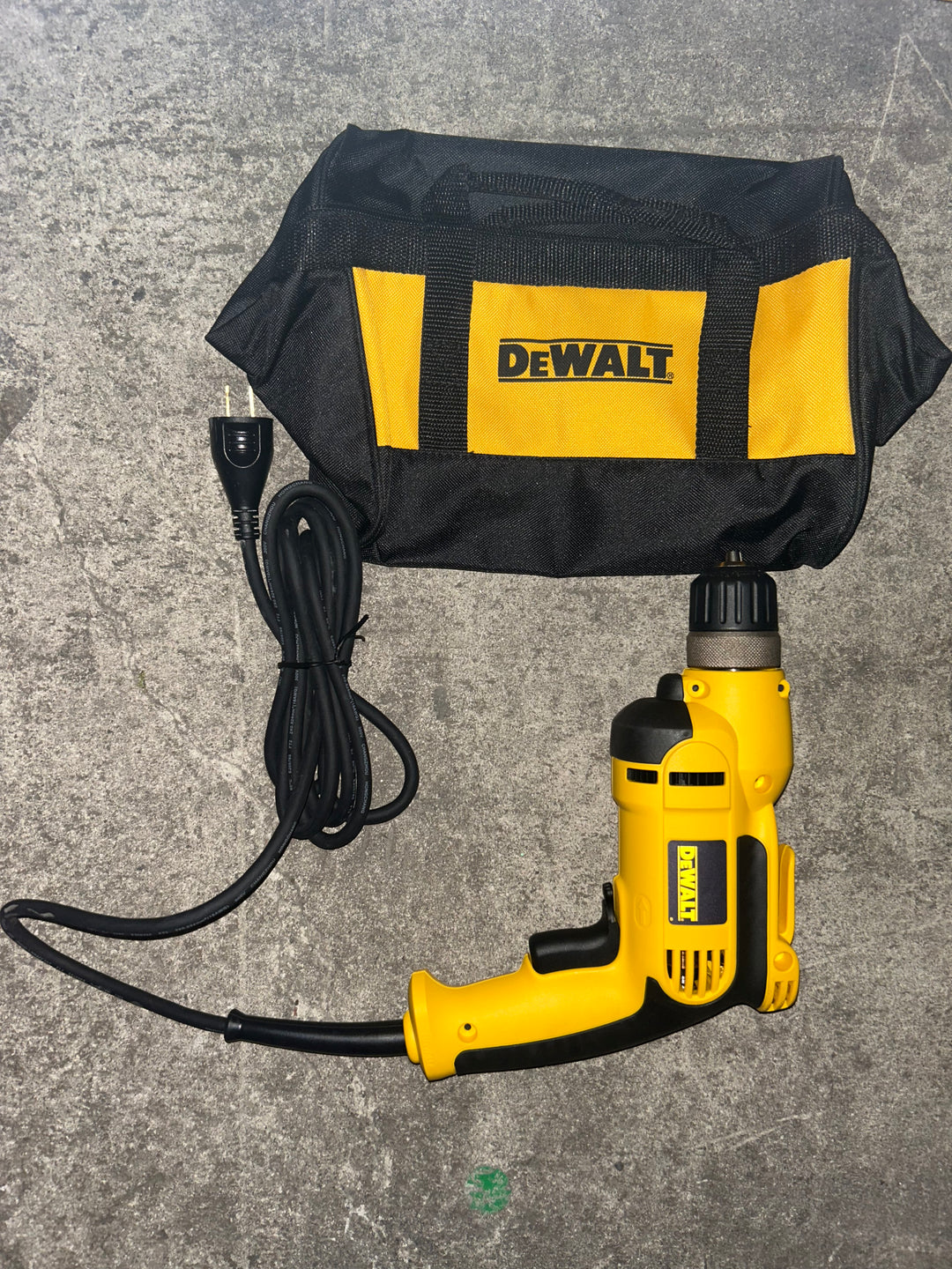 DEWALT 3/8-in Keyless Drill (Soft Bag Included) (USED)