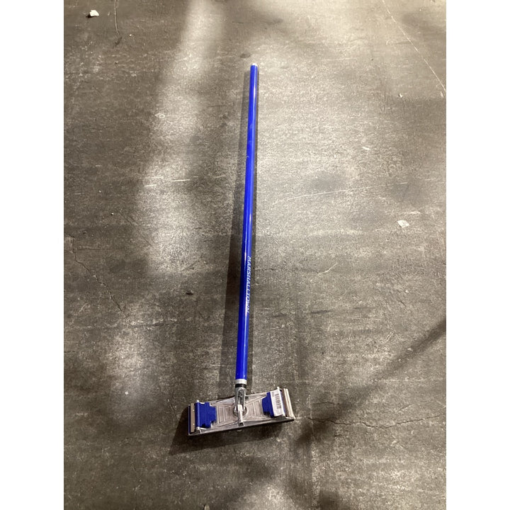 Lot # 1038 MARSHALLTOWN Pole Sander WS3102revA - Quick-Change Clamps, Long Reach, Blue