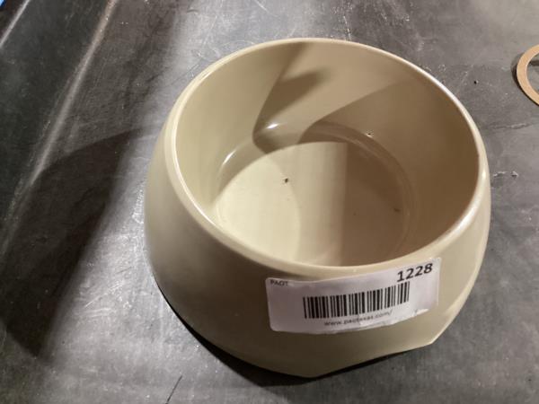 Lot # 1228 SportPet Removable Steel Insert Pet Bowl $9.99