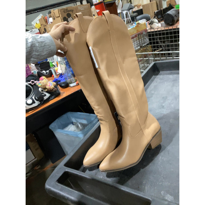 Lot # 262 Universal Thread Sommer Western Boots $31.49