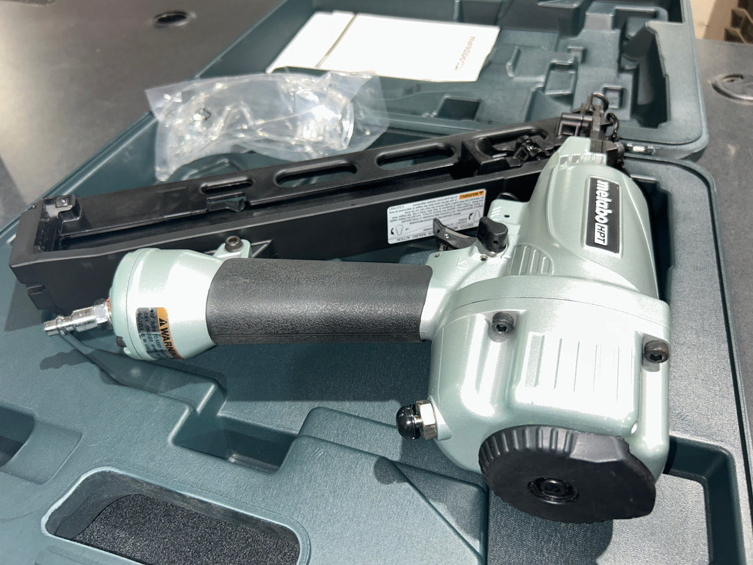 Metabo HPT 2-1/2-in 15 -Gauge Pneumatic Angled Finish Nailer (USED)