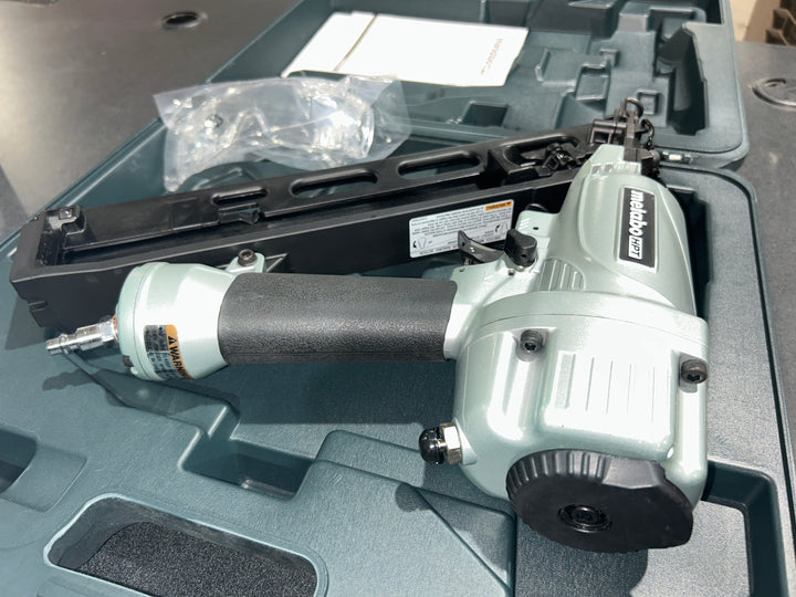Metabo HPT 2-1/2-in 15 -Gauge Pneumatic Angled Finish Nailer (USED)