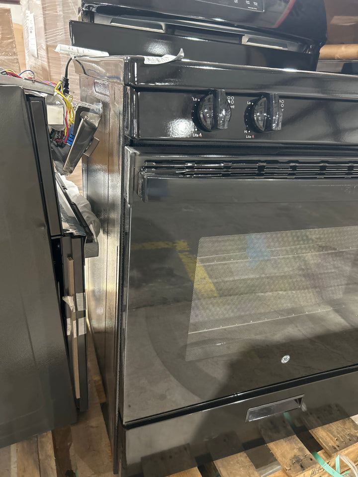 GE 30" Free-Standing Gas Range *DAMAGED*