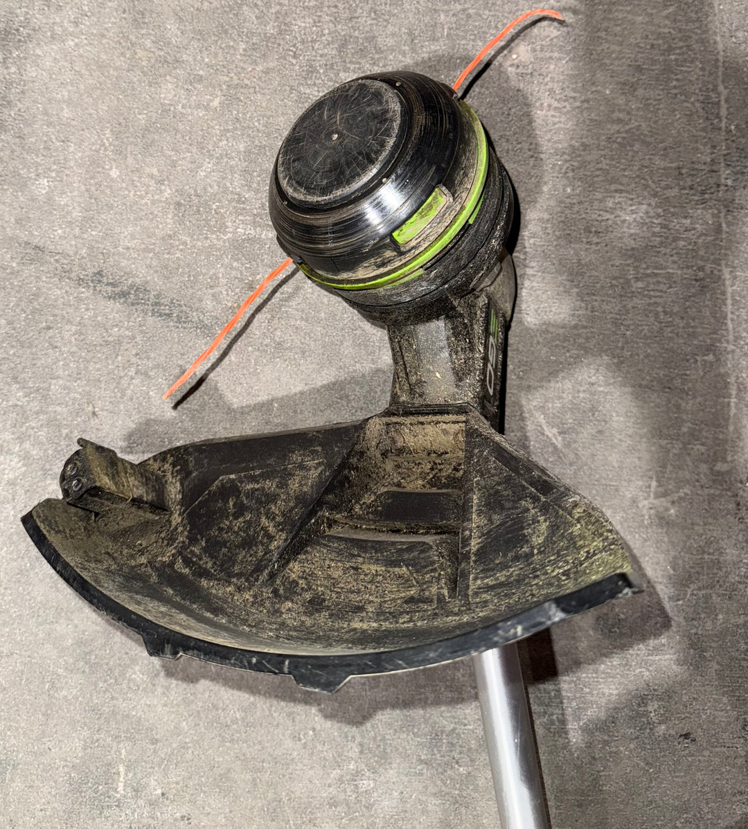Desbrozadora de hilo a batería EGO POWERLOAD de 56 voltios y 15 pulgadas con eje telescópico (usada) (herramienta sin accesorios)