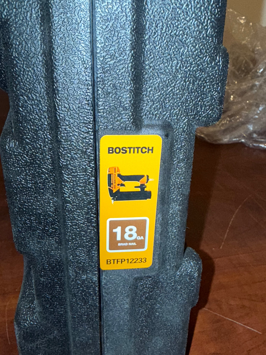 Clavadora neumática recta Bostitch de 2-1/8 pulgadas y calibre 18 (caja abierta)