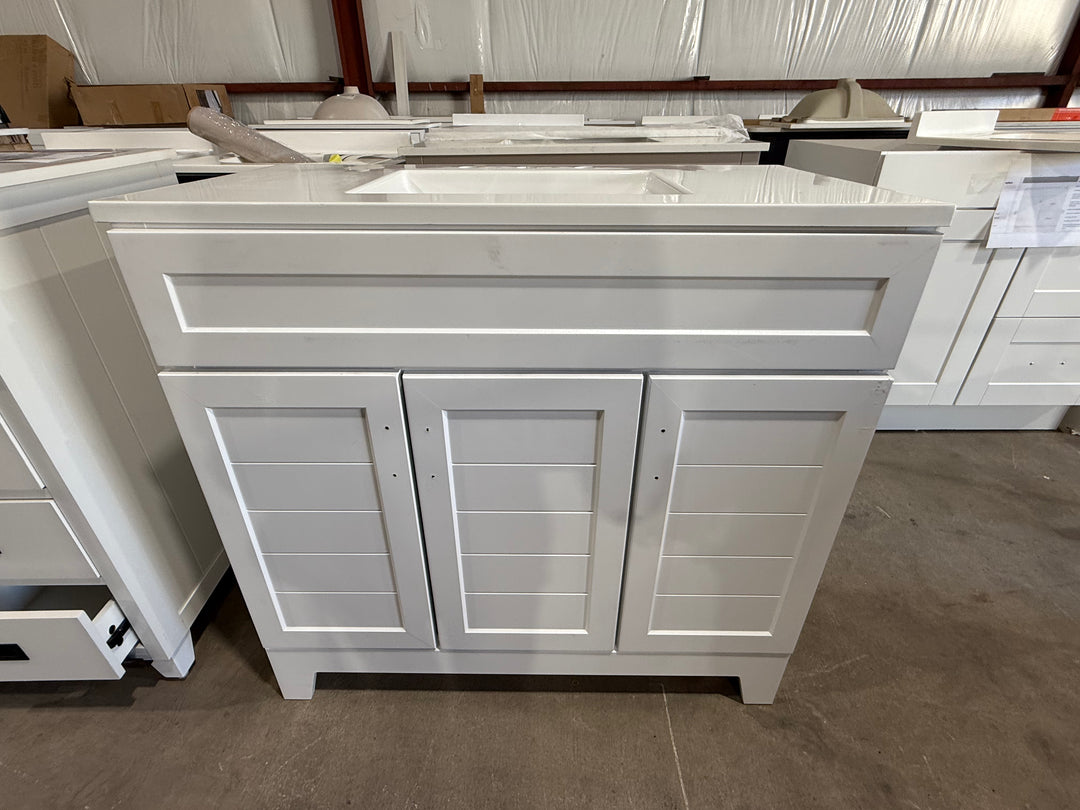 Style Selections Kirkman 36in True White Single Sink Bathroom Vanity w White Cultured Marble Top (damaged)