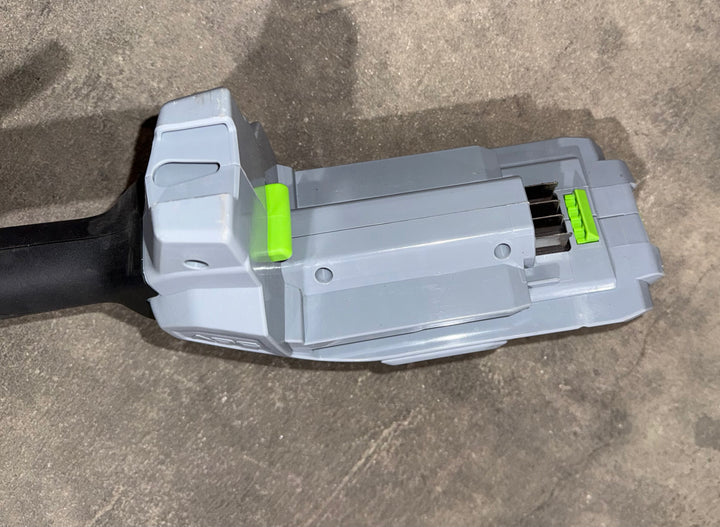 Desbrozadora de hilo a batería EGO POWERLOAD de 56 voltios y 15 pulgadas con eje telescópico (usada) (herramienta sin accesorios)