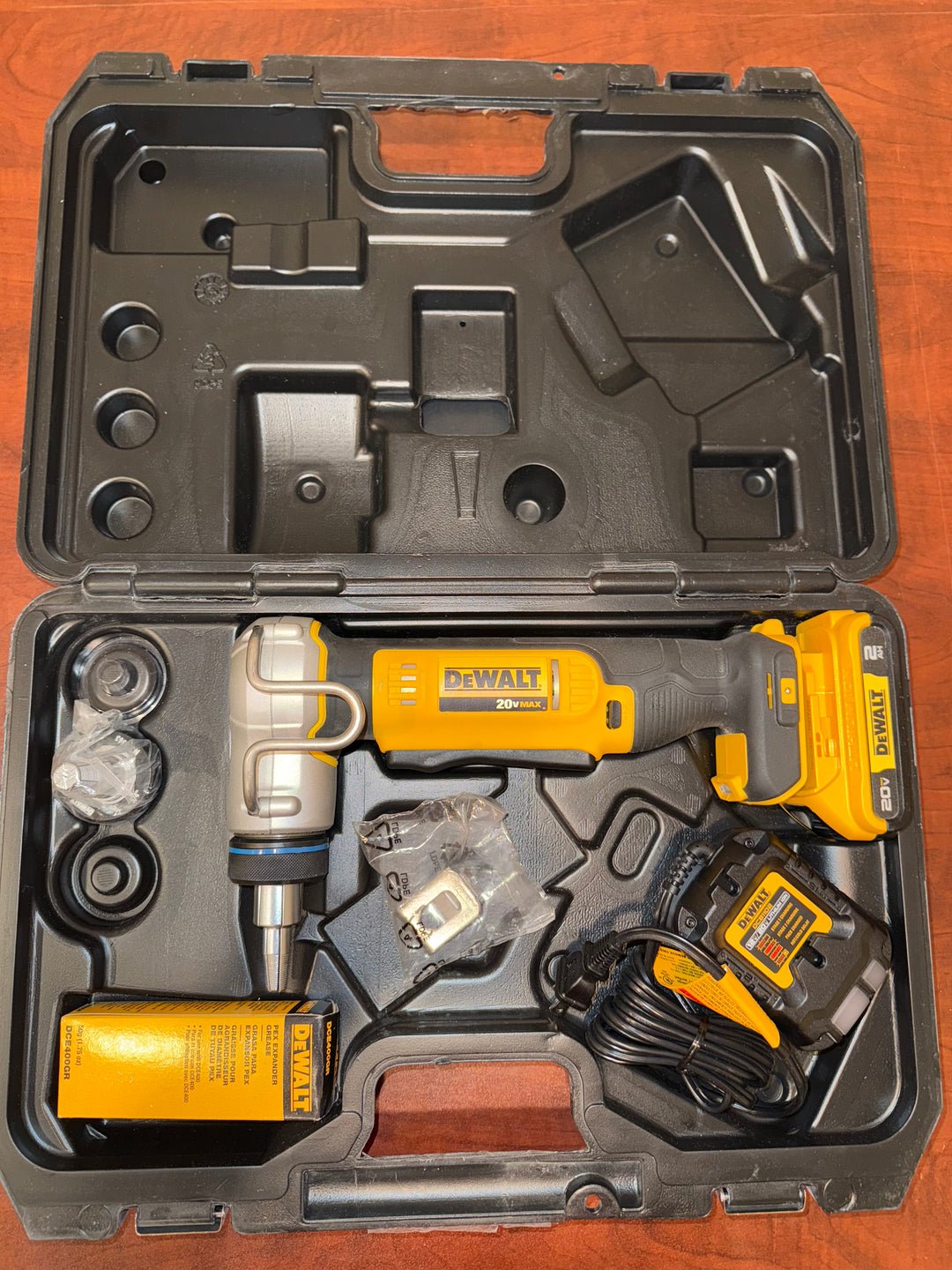 DEWALT 20V MAX PEX Expansion Tool Kit (1/2-in and 3/4-in) used