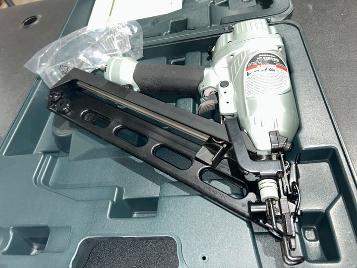 Metabo HPT 2-1/2-in 15 -Gauge Pneumatic Angled Finish Nailer (USED)