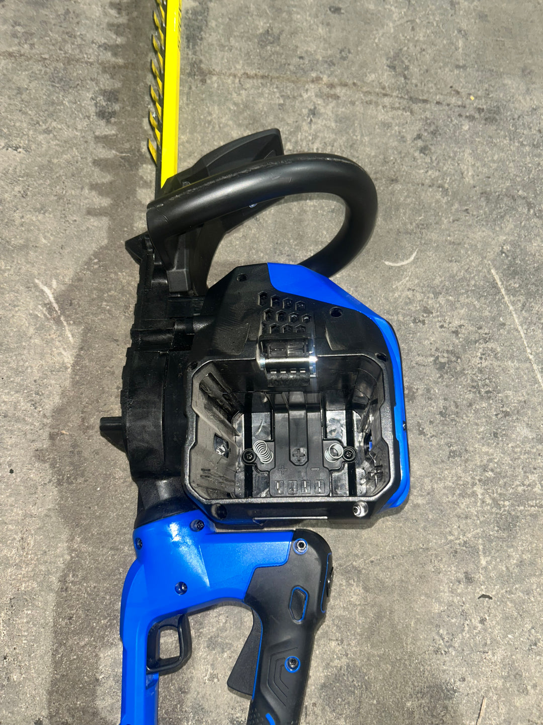 Kobalt 80-volt 26-in Battery Hedge Trimmer 2 Ah Battery Included , Charger Included (used) (baretool)