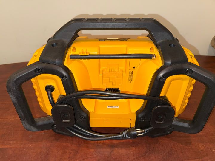 DeWalt 20V MAX Bluetooth Radio with Built-in Charger