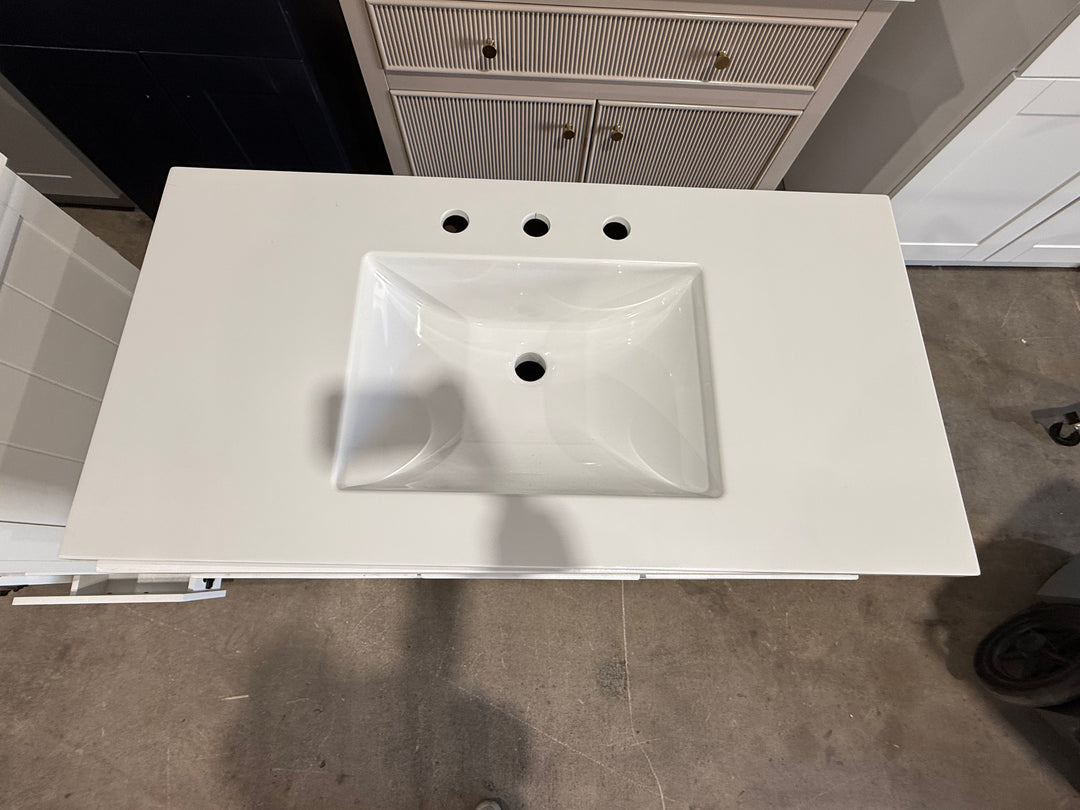 Style Selections Kirkman 36in True White Single Sink Bathroom Vanity w White Cultured Marble Top (damaged)