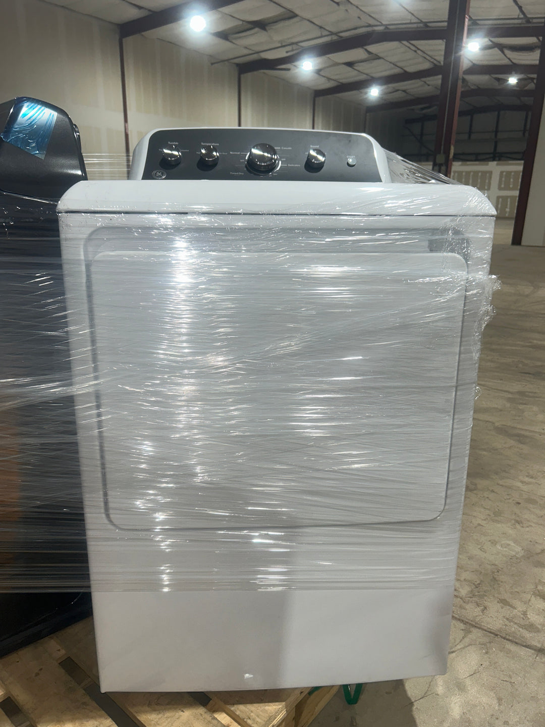 GE 7.2 cu. ft. Capacity Electric Dryer with Up To 120 ft. Venting and Extended Tumble