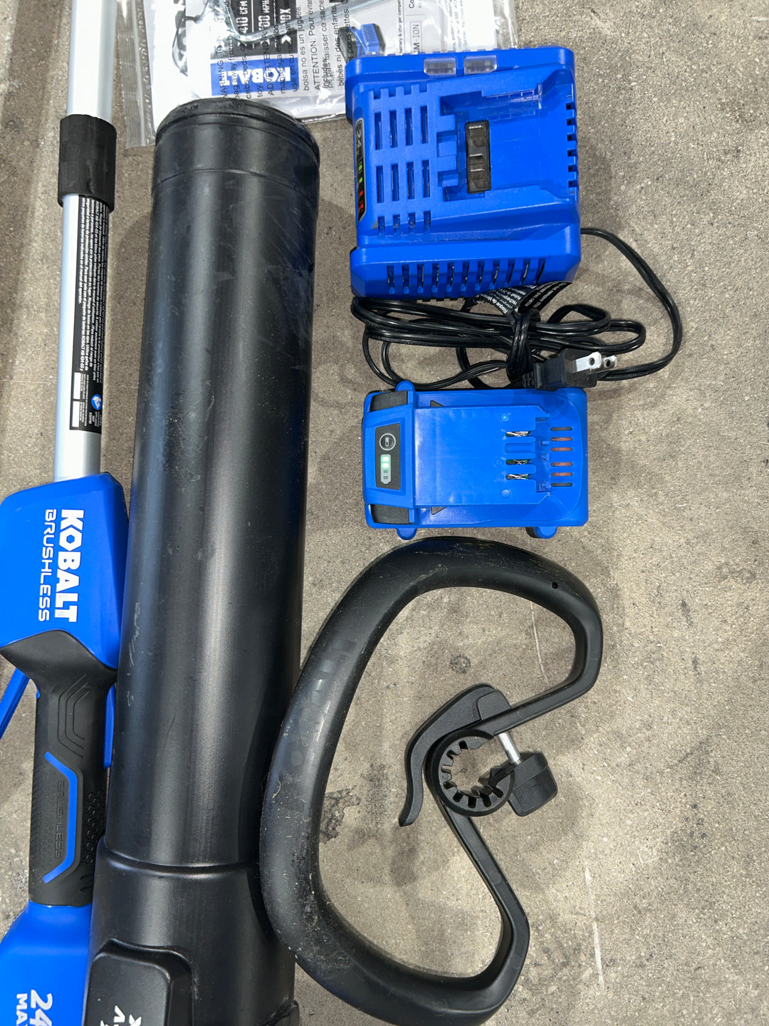 Kit combinado de recortadora de hilo y soplador de hojas inalámbrico Kobalt de 24 voltios (batería y cargador incluidos) (usado)