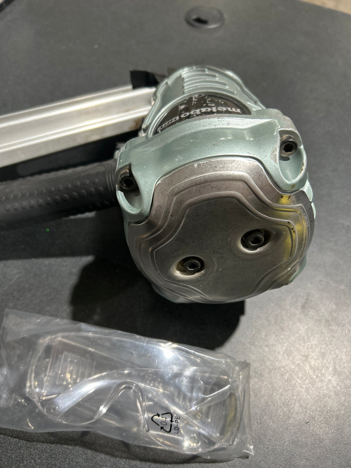 Clavadora neumática para armazones Metabo HPT de 3-1/2 pulgadas y 30 grados (usada)